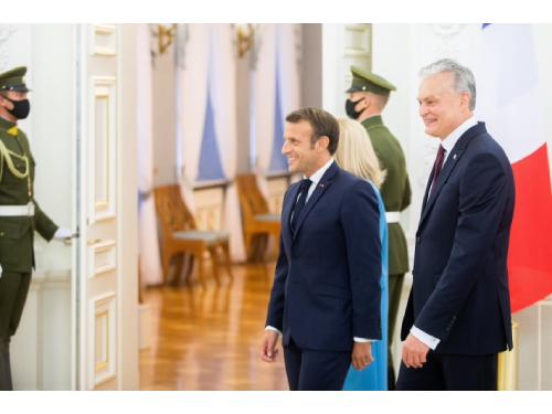 G. Nausėda su E. Macronu aptars pasirengimą NATO viršūnių susitikimui